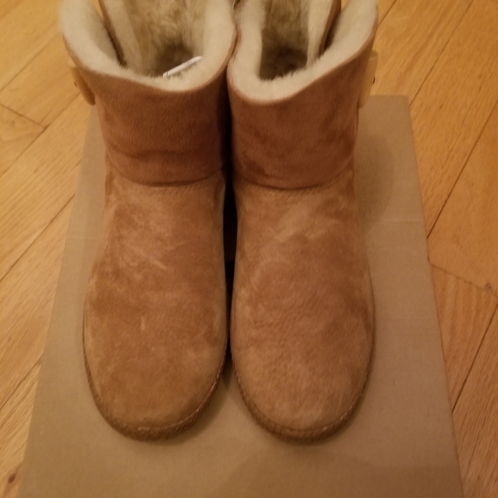 New Women's UGG W Garnet Size 9.5